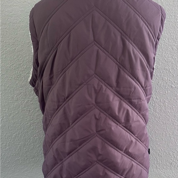 Quilted/Fleece Reversible Vest - Picture 3 of 7